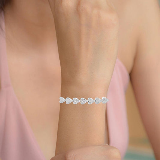 Graceful Dazzling Diamond Bracelet in 18k Gold