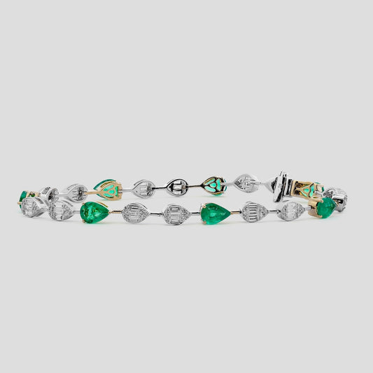 Elegant Emerald & Fancy Diamond Bracelet in 18k Gold