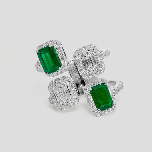 Luxury Emerald Ring with Diamond