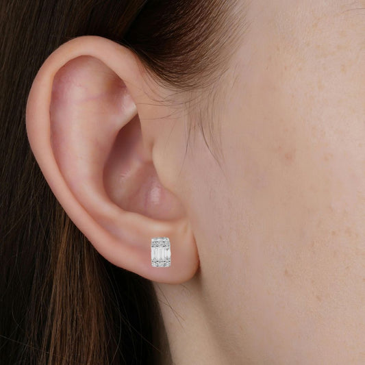 Elegant Baguette Diamond Stud Earrings in 18k Gold